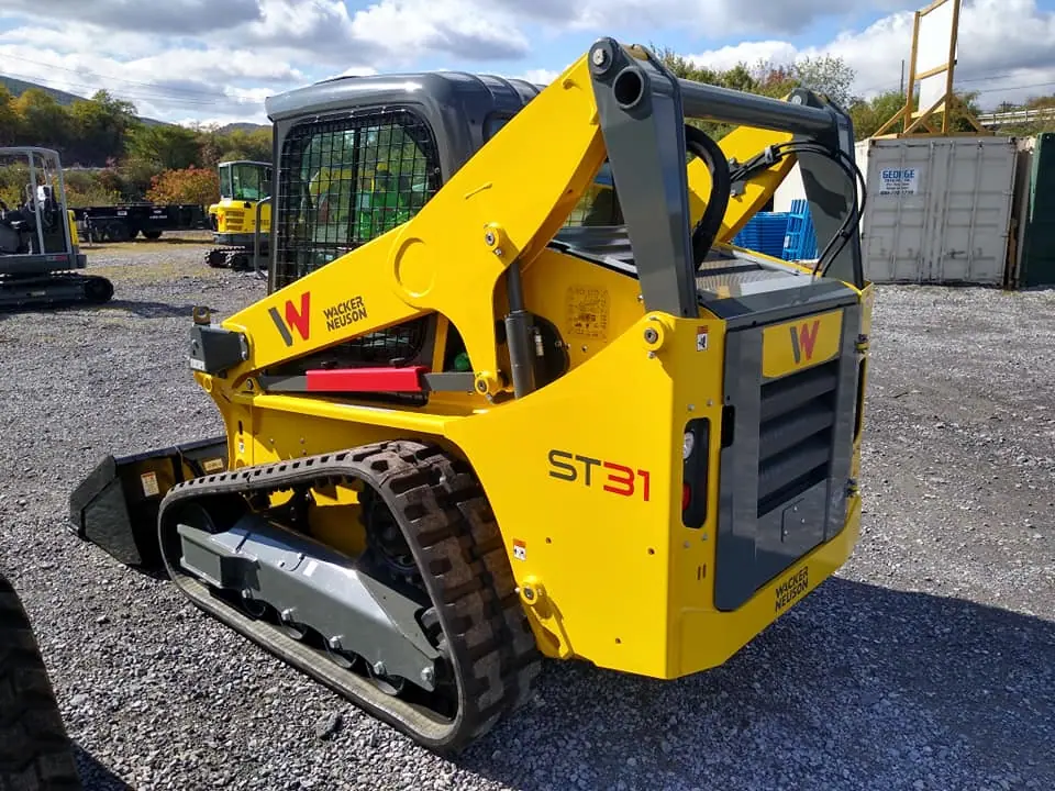 SKID STEER- ST31 (TRACK) HI-LIFT 9000 LB​​​​​​​ASK ABOUNT SNOW CONTRACT'S image
